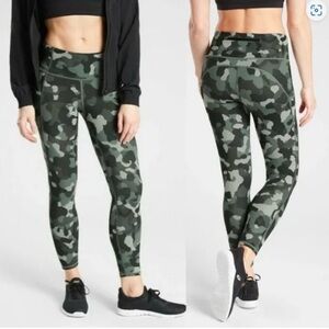 Athleta Lightning Camo 7/8 Tight Supersonic Size XS